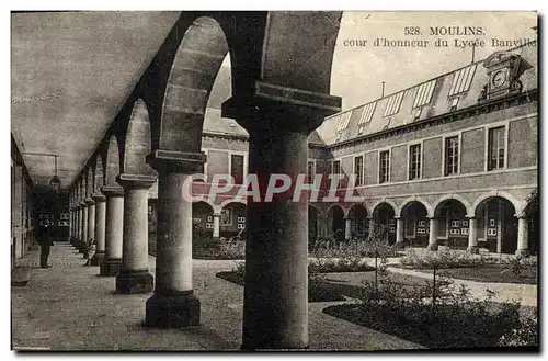 Cartes postales Moulins Le cour d&#39honneur du Lycee Banville