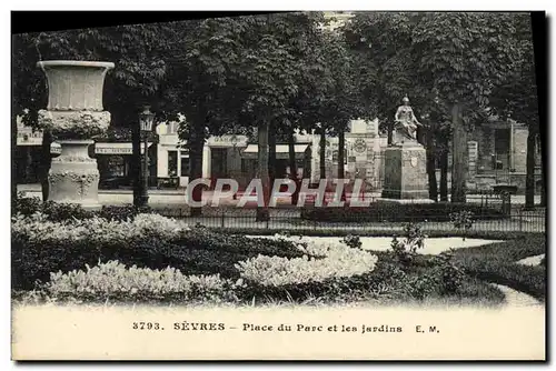 Cartes postales Sevres Place du Parc et les Jardins