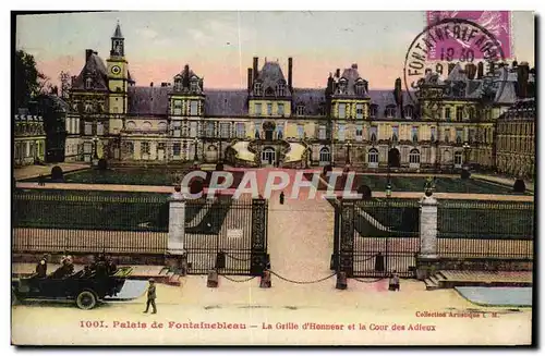 Cartes postales Palais De Fontainebleau La Grille d&#39Honneur et la cour des adieux