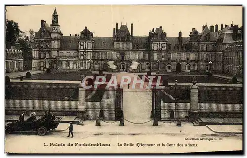 Cartes postales Palais De Fontainebleau La Gare d&#39Honneur et la cour des adieux