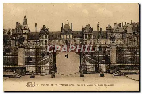 Cartes postales Palais De Fontainebleau Grille D&#39Honneur Et Cour des Adieux