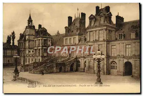 Cartes postales Palais De Fontainebleau Facade Sur La Cour Des adieux