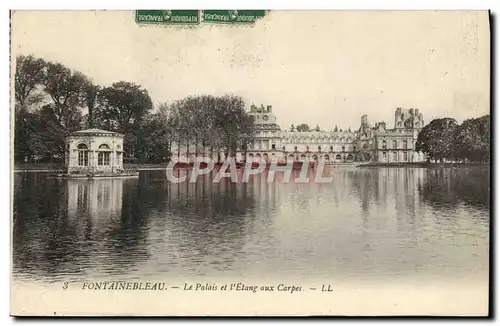 Ansichtskarte AK Fontainebleau Le Palais Et l&#39Etang aux carpes