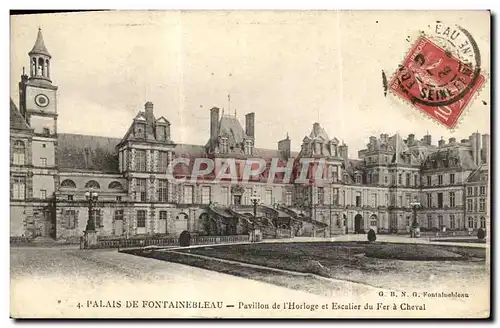 Ansichtskarte AK Palais De Fontainebleau Paviloon De l&#39Horloge et escalier du fer a cheval