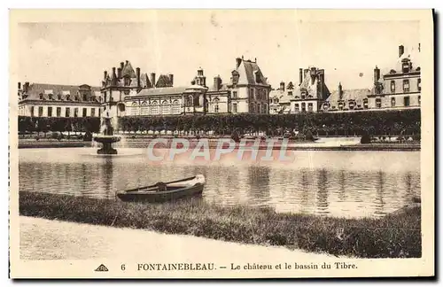 Ansichtskarte AK Fontainebleau Le Chateau et le bassin du Tibre