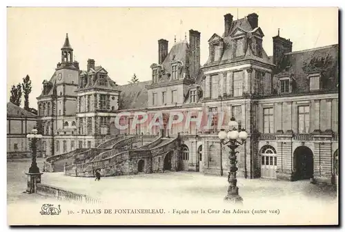 Cartes postales Palais De Fontainebleau Facade Sur La Cour Des Adieux