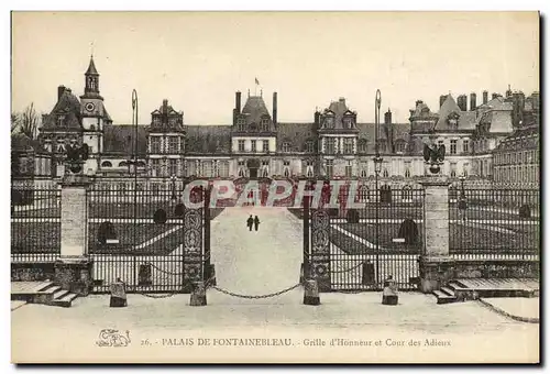 Cartes postales Palais De Fontainebleau Grille D&#39Honneur Et Cour Des Adieux