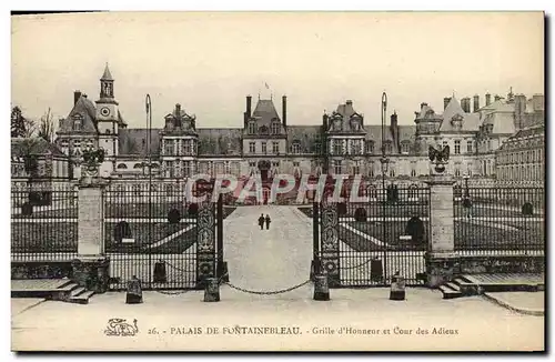 Cartes postales Palais De Fontainebleau Grille D&#39Honneur Et Cour Des Adieux