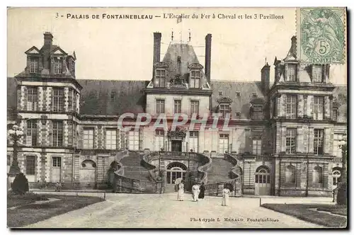 Cartes postales Palais de Fontainebleau L&#39Escalier du Fer Cheval et les 3 pavillons