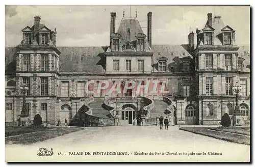 Ansichtskarte AK Palais De Fontainebleau Escalier Du Fer Cheval Et Facade Sur Le Chateau