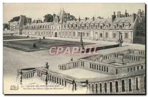 Cartes postales Palais De Fontainebleau La Cour Des Adieux Aile des ministres