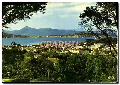 Cartes postales moderne La Cote d'Azur Saint Tropez Vue Generale Au Loin Saint Maxime