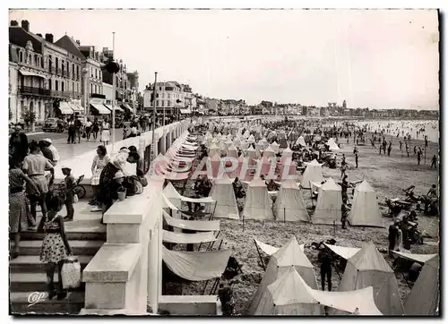 Cartes postales moderne Les Sables D'Olonne La Plage Et Le Remblai Vers Les Pins