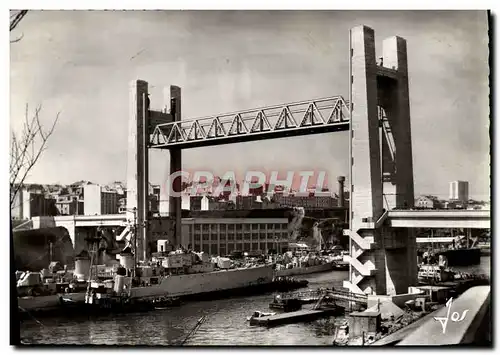 Cartes postales moderne Bretagne Brest Le Pont Leve Pour Le Passage Bateau