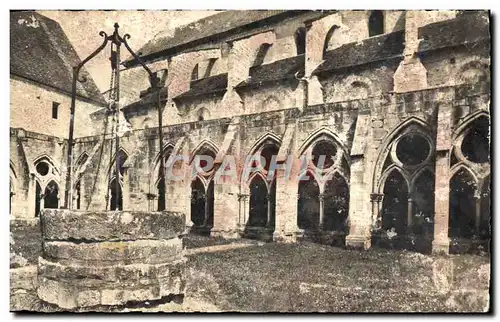 Cartes postales moderne Environs De Saint Amand Montrond Abbaye De Noirlac Vieux puits dans l&#39enceinte du cloitre