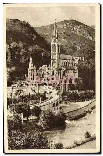 Cartes postales Lourdes La Basilique Et Le Gave