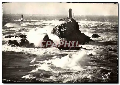 Cartes postales moderne En Bretagne Pointe Du Roz De Sein Tempete Sur Le Phare De La Vieille