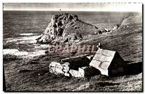 Cartes postales moderne Pointte Du Van Raz De Sein La Fontaine Sacree De St They dominant la falaise et l&#39ilot de St