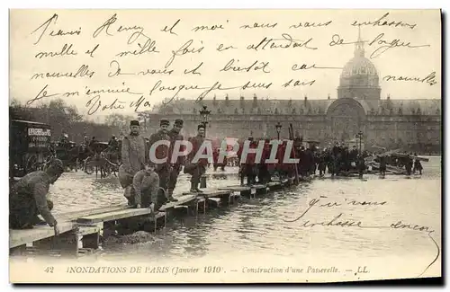 Cartes postales Inondations De Paris Construction d&#39Une Passerelle Invalides Genie