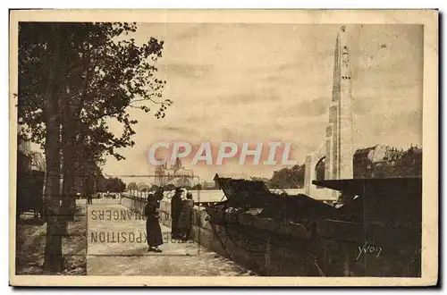 Cartes postales Paris En Flanant Le Pont De La Tournelle Et La Statue De Sainte Genevieve patronne de Paris