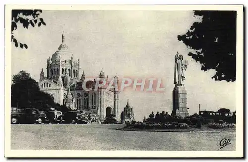 Cartes postales Lisieux Perspective Sur La Basilique Et La Statue De Ste Therese