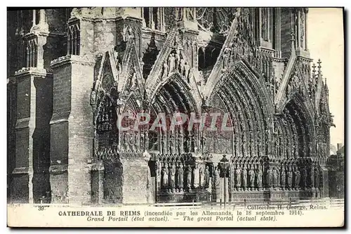 Ansichtskarte AK Cathedrale De Reims incendiee Par Les Allemands Militaria