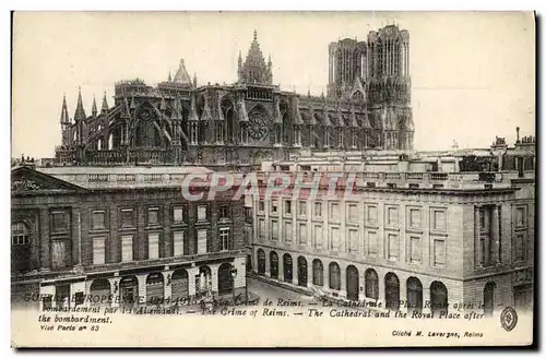 Ansichtskarte AK Reims La cathedrale La place Royale