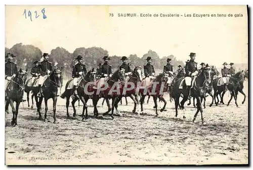 Cartes postales Environs Ecole de Cavalerie Les Ecuyers en Tenu de Gala Militaria Chevaux