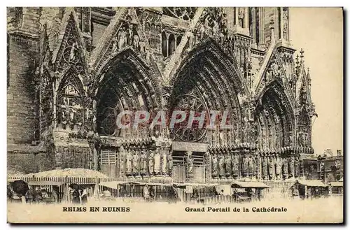 Cartes postales Reims En Ruines Grand Portail de la Cathedrale