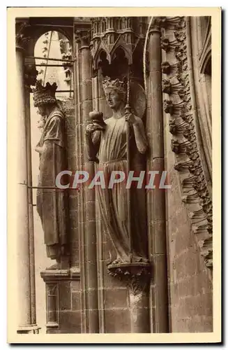 Ansichtskarte AK Reims La Cathedrale Transept Statue symbolisant l&#39eglise catholique