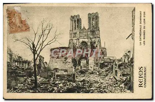 Ansichtskarte AK Reims La cathedrale dominant les ruines du Lion d&#39Or