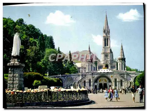 Cartes postales moderne Lourdes La Basilique Et La Yiarge