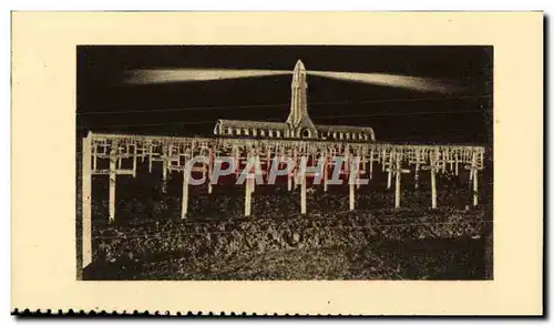 Cartes postales moderne Ossuaire Et Phare De Douaumont Le Phare Allume