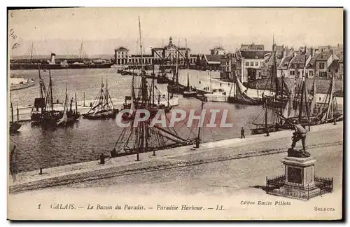 Cartes postales Calais Le Bassin Du Paradis Bateaux