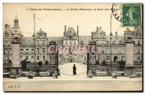 Cartes postales Fontainebleau La Grille D&#39Honneur et Cour des Adieux