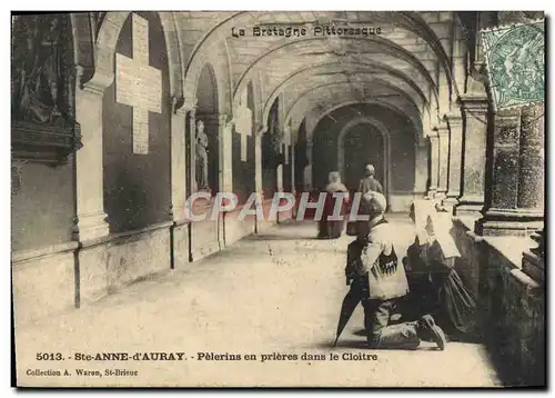 Cartes postales Ste Anne d'Auray Pelerina en Prieres Dans le Cloitre