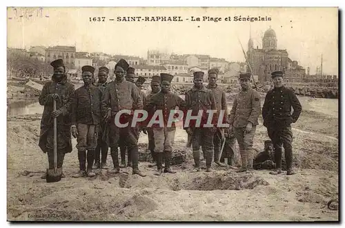 Ansichtskarte AK Saint Raphael La Plage et Senegalais Soldats Militaria