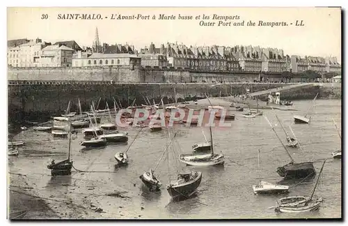 Ansichtskarte AK Saint Malo L&#39Avant Port A Maree Basse Et Les Remparts