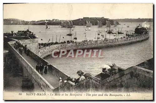 Cartes postales Saint Malo Le Mole Et Les Remparts Bateaux