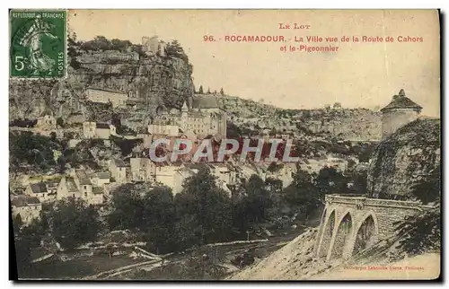 Cartes postales Le Lot Rocamadour La Vi9lle Vue De la Route De Cahors Et Le pigeonnier