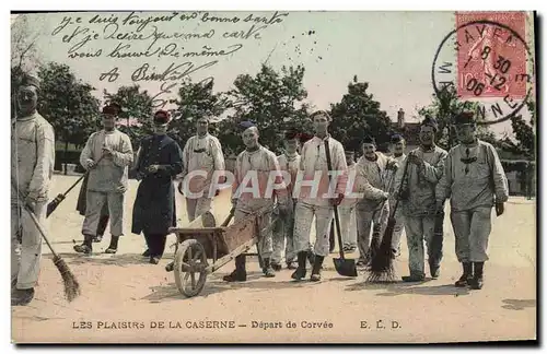 Ansichtskarte AK Les Plaisirs De La Caserne Depart De Corvee Militaria