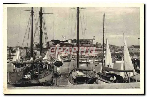 Cartes postales Cannes Le Quai Des Yachts Et Le Mont Chevalier Bateaux