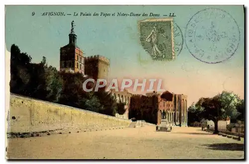 Cartes postales Avignon Le palais des Papes et Notre Dame des Dons