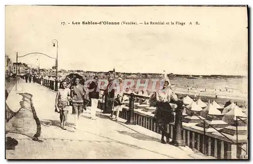 Cartes postales Les Sables D'Olonne Le Remblai et la Plage