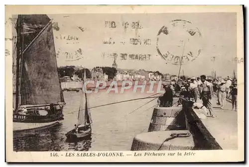Cartes postales Les Sables D'Olonne Les pecheurs sur la jetee Bateau Peche Pecheur