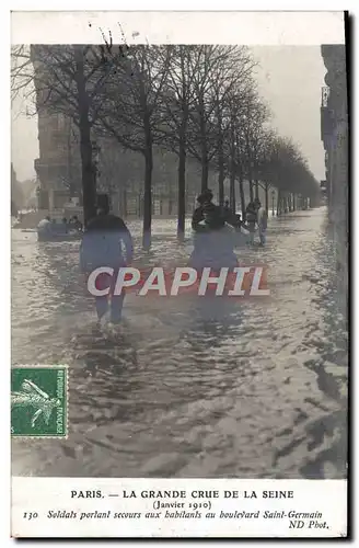 Cartes postales Paris La Grande Crue De La Seine soldats Portant Secours Aux habitants au boulevard St Germain