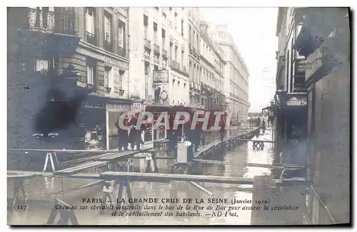 Cartes postales Paris La Grande Crue De la Seine chemins sur chevalets Rue du BAc