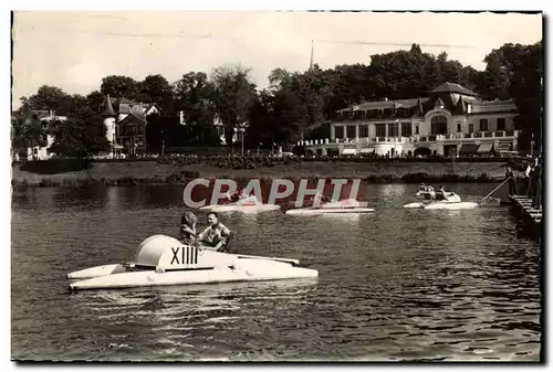 Cartes postales moderne Station Thermale de Bagnoles De L&#39Orne Un coin du lac et le casino des Therms pedalo