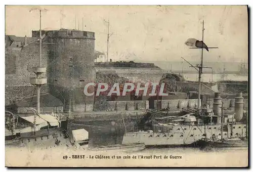 Cartes postales Brest Le Chateau et un Coin de L'Avant Port de Guerre Bateau