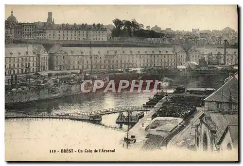 Cartes postales Brest Un Coin de L&#39Arsenal Bateaux